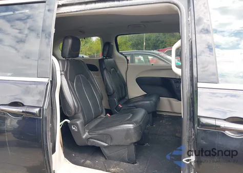 2017 Chrysler Pacifica Touring-L Plus z USA, uszkodzony, nr VIN 2C4RC1EG2HR533186